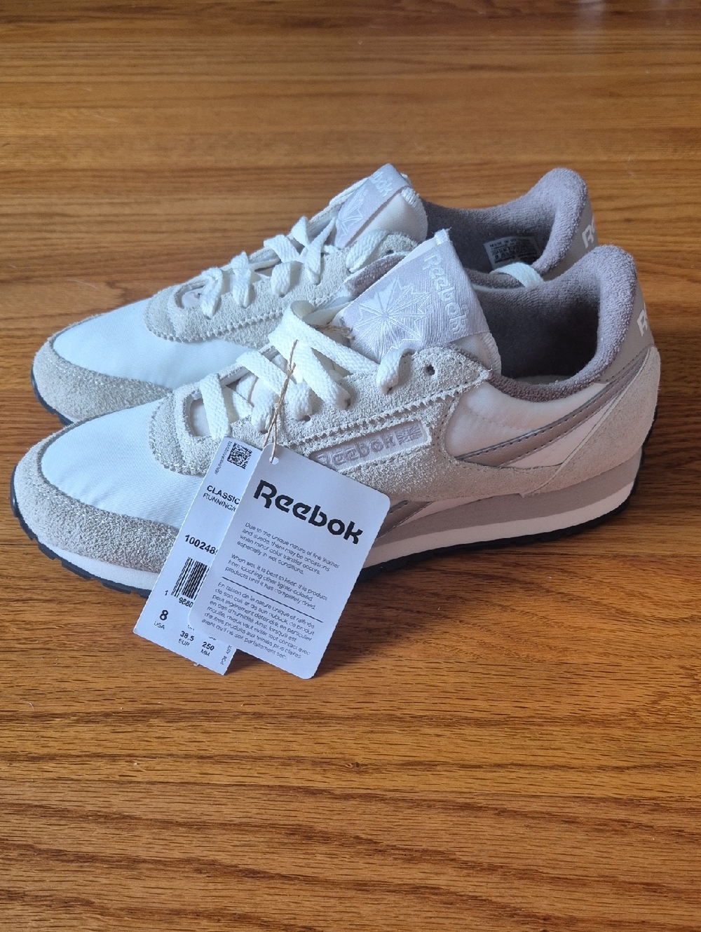 Reebok Women's Classic AZ sneaker in white and gray, size 8 NWOB